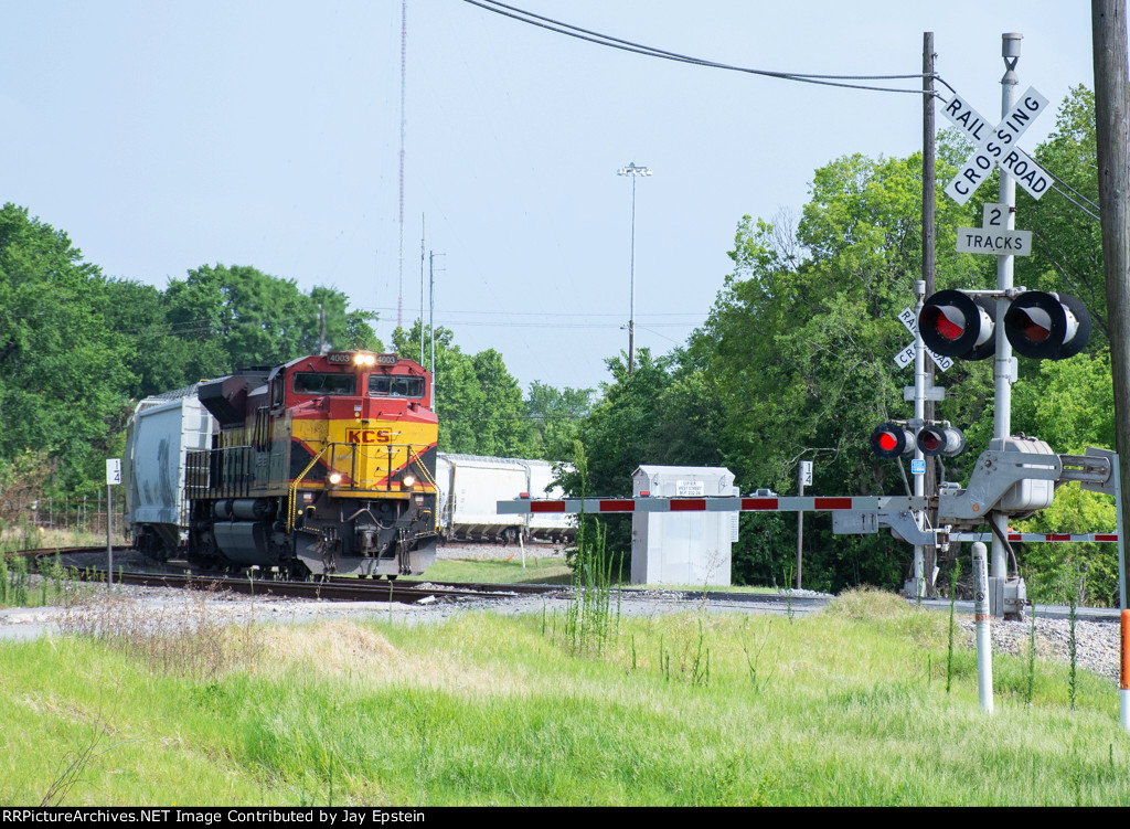 KCS 4003 approaches West Street